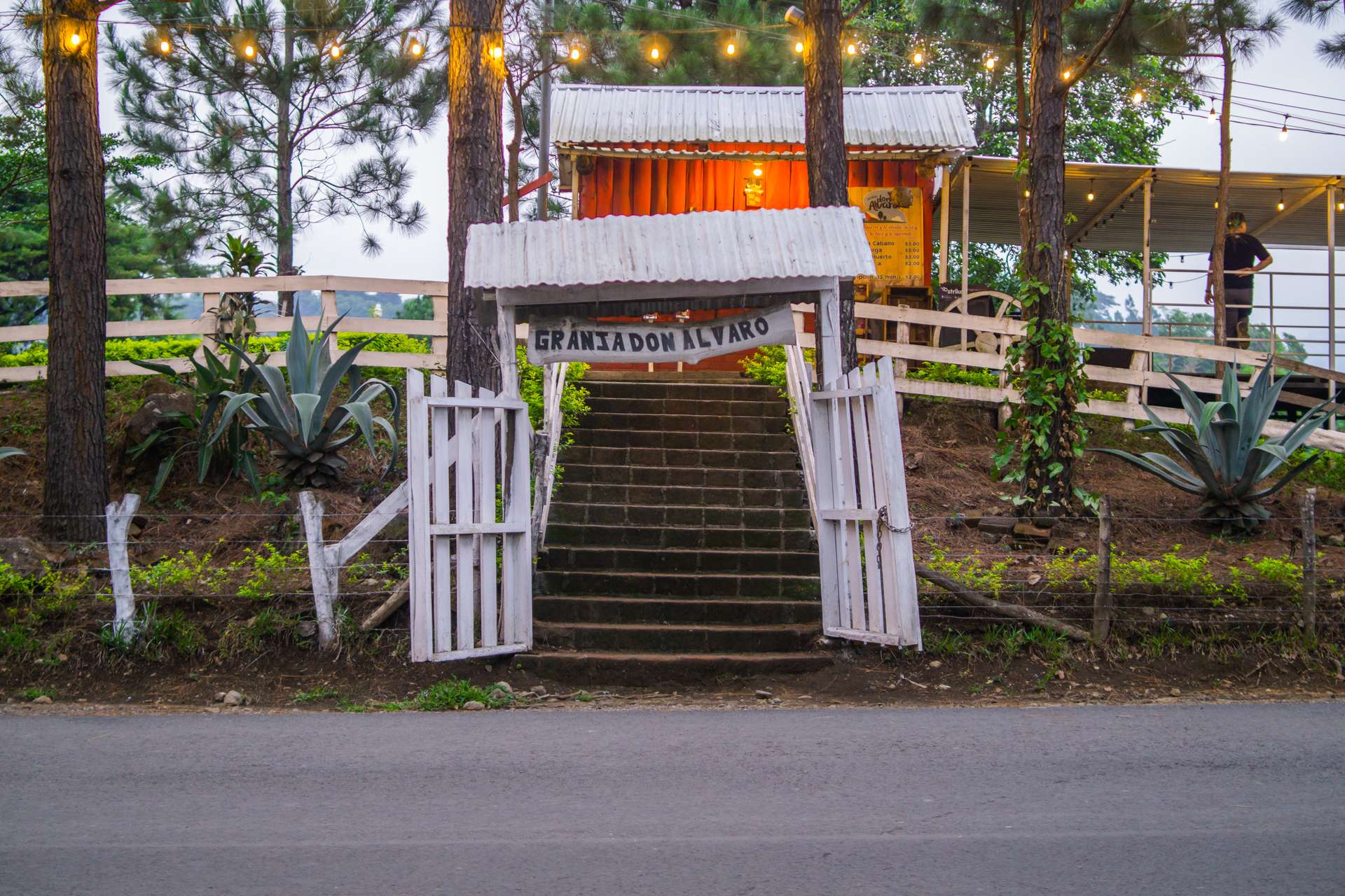 Entrada a Granja Don Alvaro